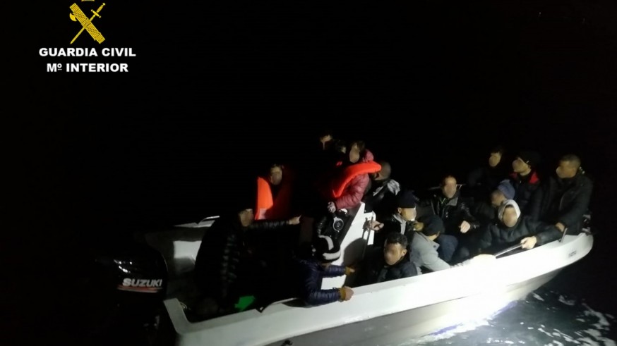 La Guardia Civil rescató hace una semana una patera a punto de naufragar con 16 migrantes