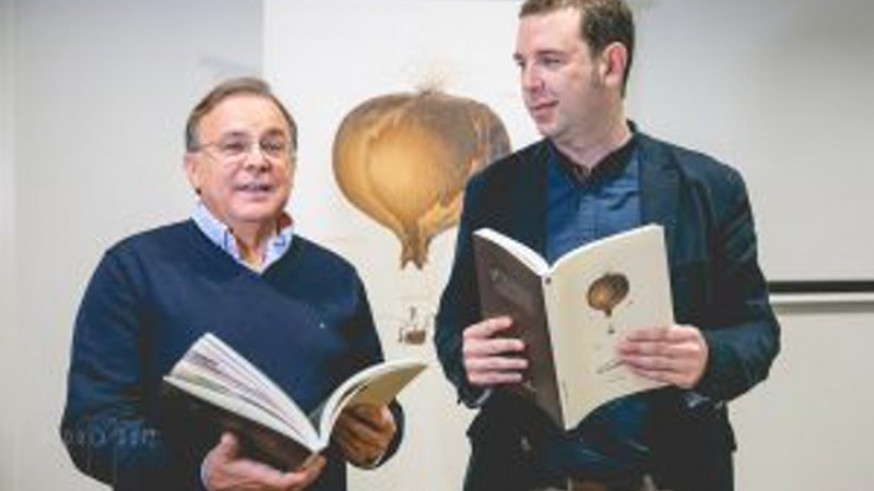 Patricio Valverde (Estrella de Levante) y Sergio Gallego durante la presentación del libro. Foto Pedro Ruíz