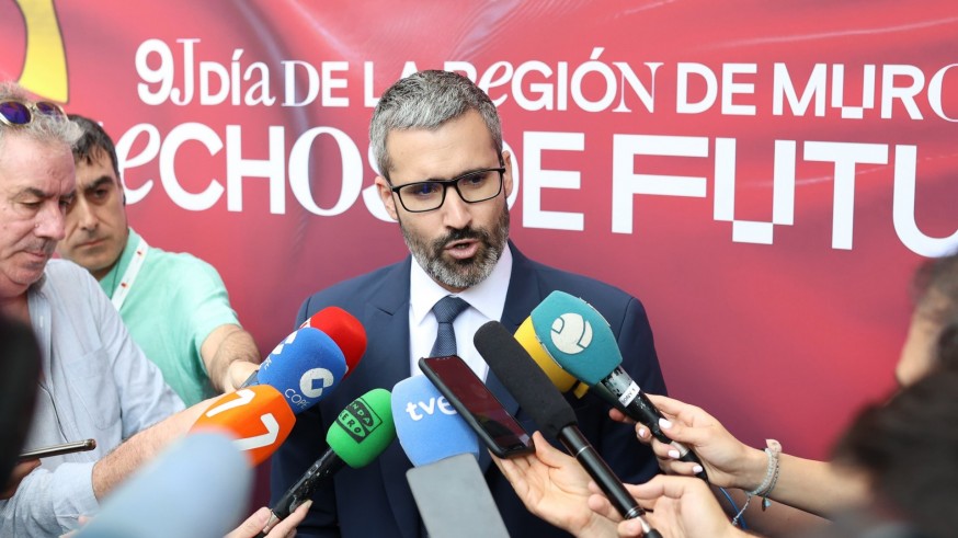 El pacto PP-Vox por los presupuestos, presente en el Día de la Región de Murcia