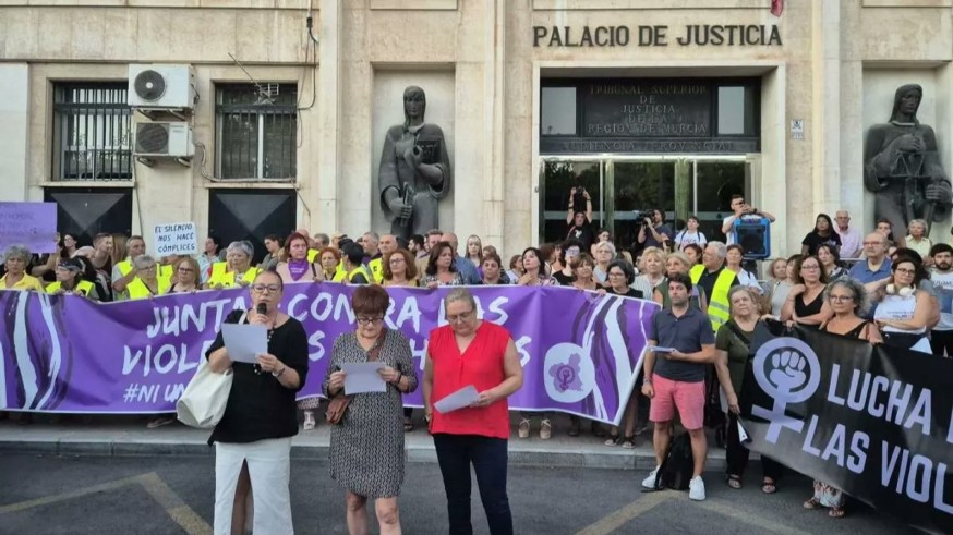 "Hay que revisar los procedimientos para que si los menores denuncian sepan que se les va a proteger"