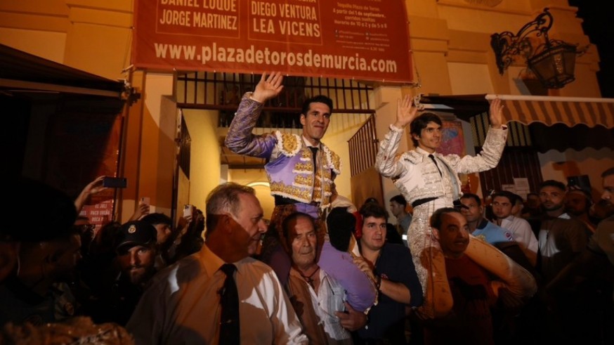 Castella y Talavante abren la 'Puerta Grande' en la segunda de la Feria Taurina de Murcia