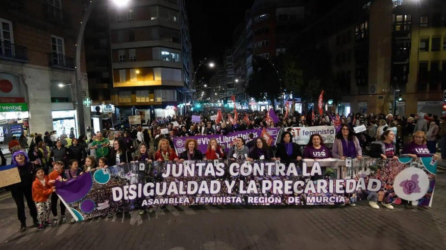 Arrecían las críticas de los colectivos feministas contra la sentencia que libra de la cárcel a 13 acusados de prostituir a menores