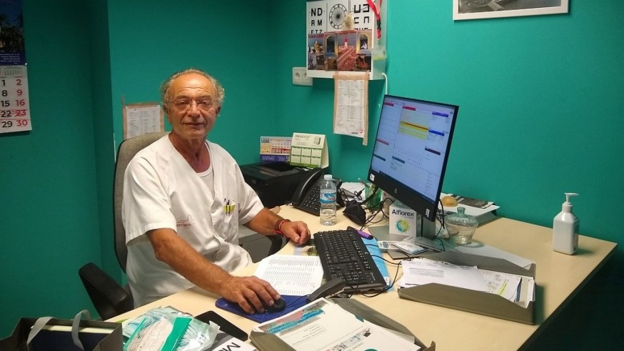 Andrés Cánovas es un médico que se acaba de jubilar, con el que hablamos de atención primaria y de los cambios desde que comenzó su etapa laboral