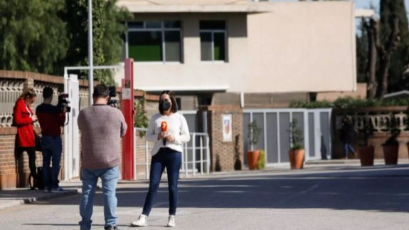 El menor que apuñaló a su profesor en Murcia sufrió "trastorno mental transitorio", según la Policía
