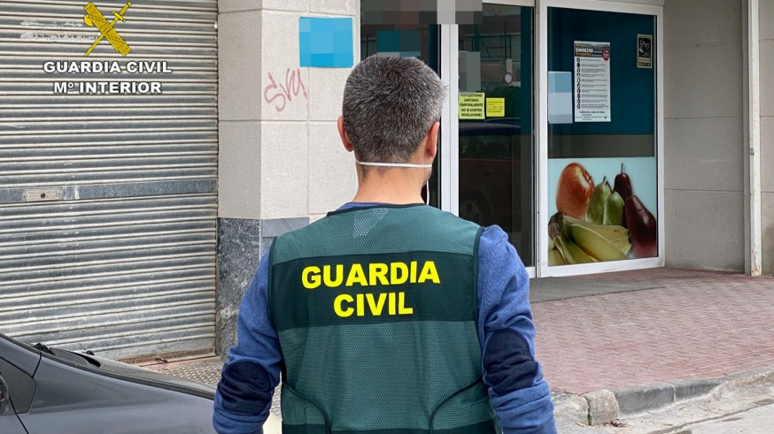 Detenida en Cieza por difundir información sobre el positivo en COVID-19 de la empleada de un supermercado 