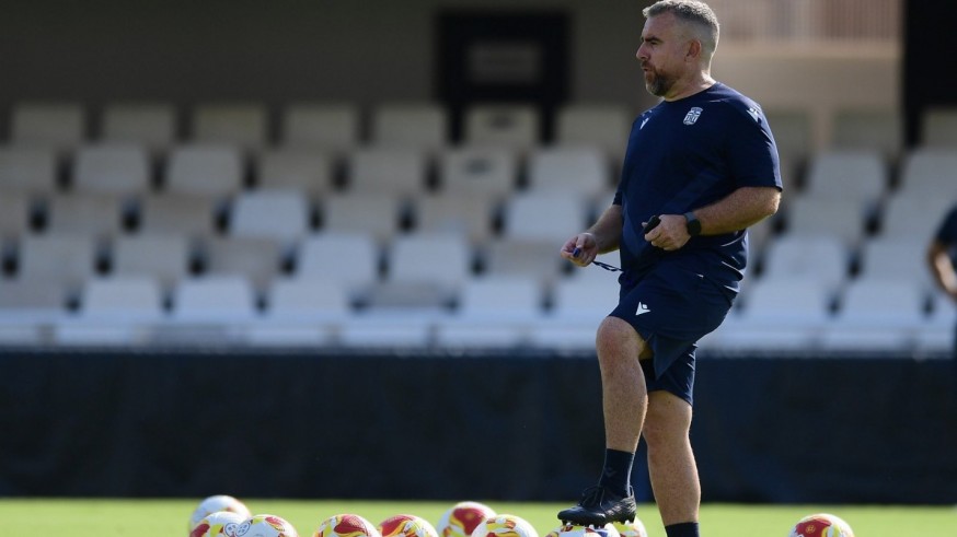 Javi Rey: "El Cartagena está preparado para hacer buen partido en Antequera y tratar de ganar"