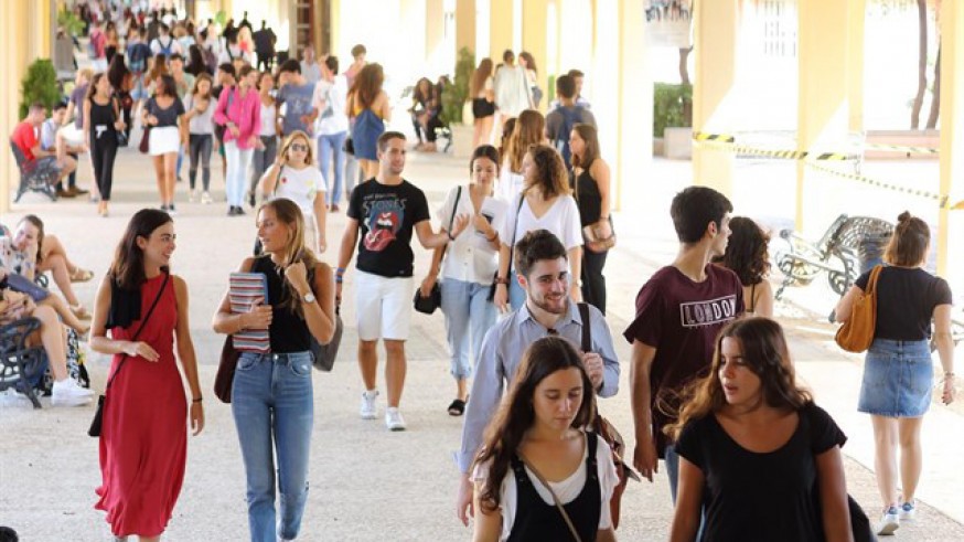 Jóvenes universitarios