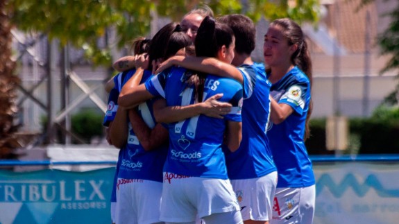Las jugadoras celebran un gol la pasada temporada. Foto: Alhama-ElPozo