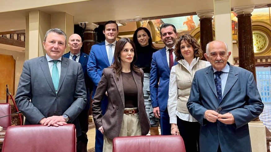 Los diputados de Vox expulsan a Antelo y lo mandan al grupo mixto