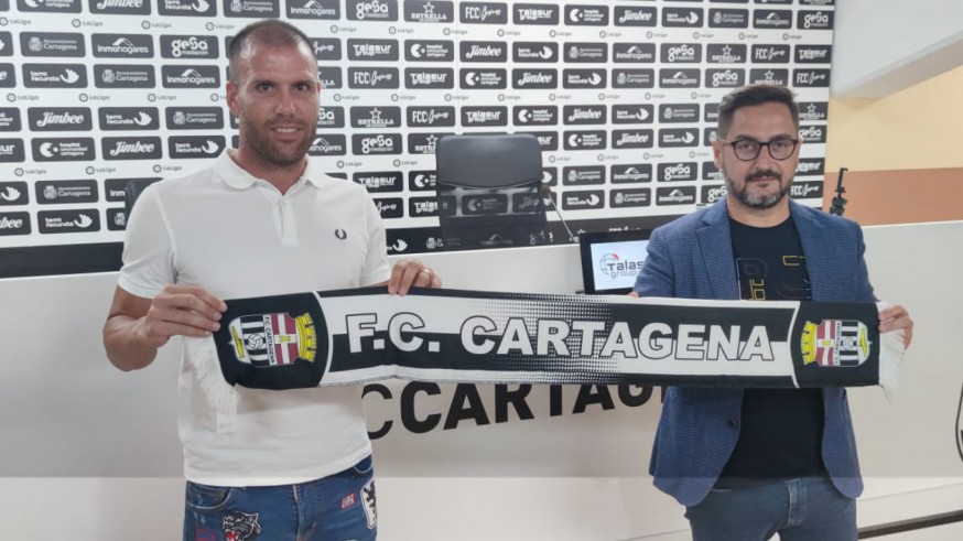 Alfredo Ortuño, en su presentación junto a Paco Belmonte