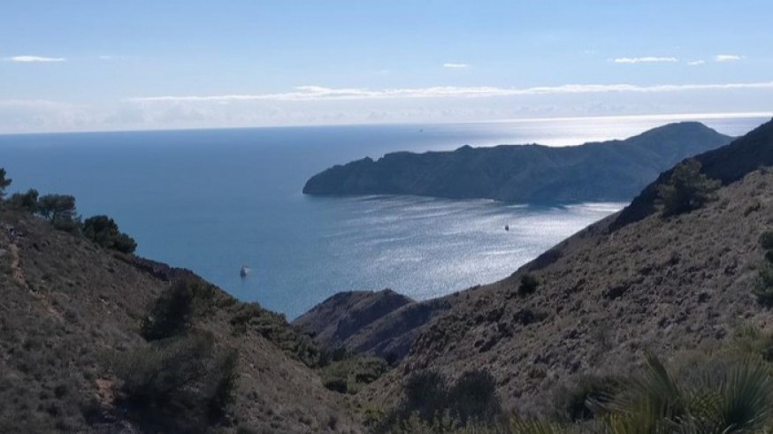 De las cumbres de la Sierra de la Muela al refugio submarino de la Cueva Neptuno