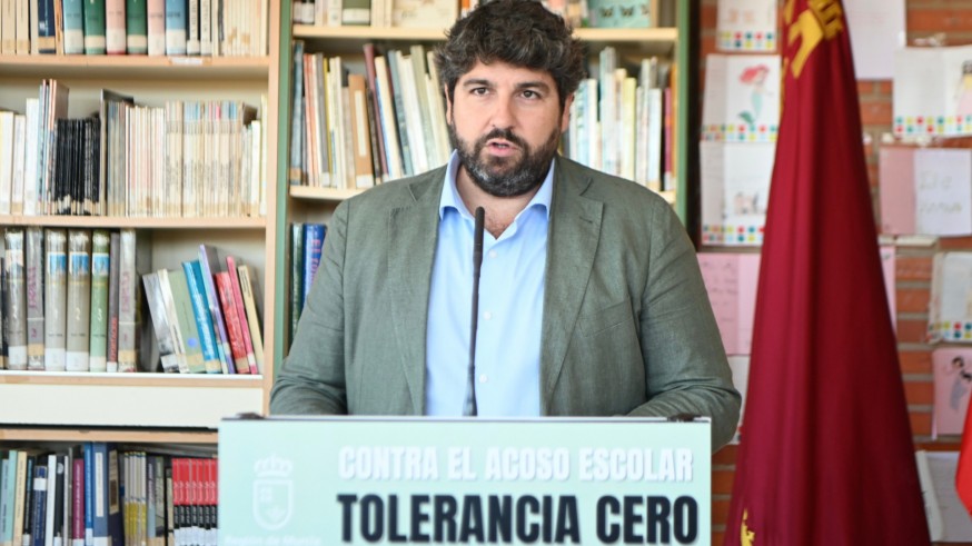 López Miras anuncia un nuevo Decreto de Convivencia Escolar con un régimen sancionador más duro