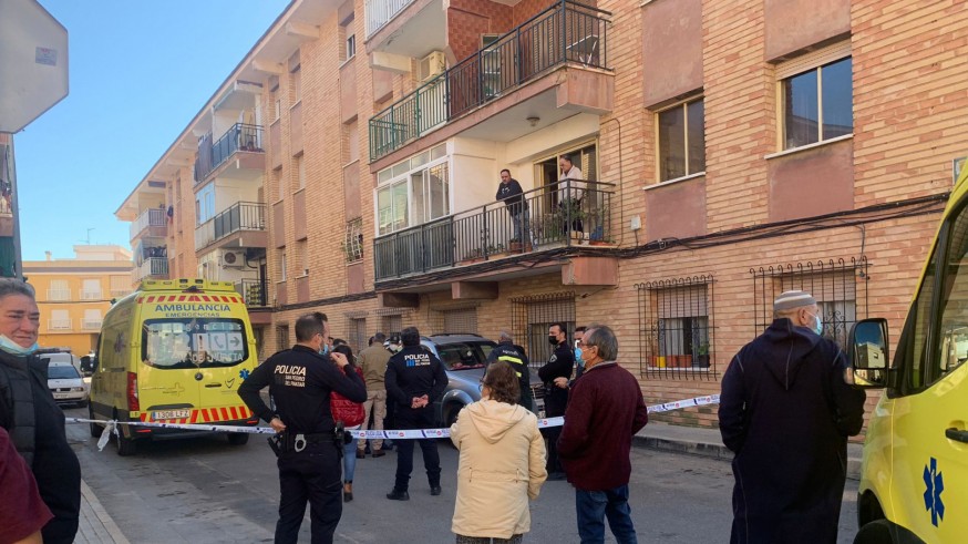 Una joven resulta herida tras precipitarse al vacío desde un tercer piso en San Pedro del Pinatar