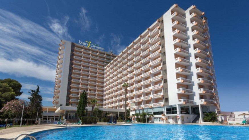 Hospitalizado un hombre al que le ha caído un balcón de un hotel de La Manga