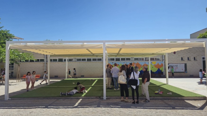 El Ayuntamiento de Murcia instala 40 toldos en los colegios