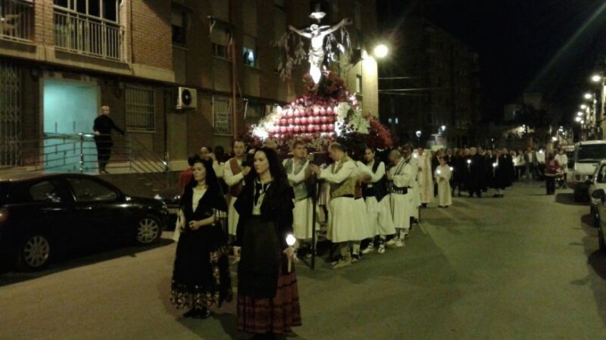 Huertanos de luto procesionan en Jueves Santo en la barriada de Santiago El Mayor de Murcia