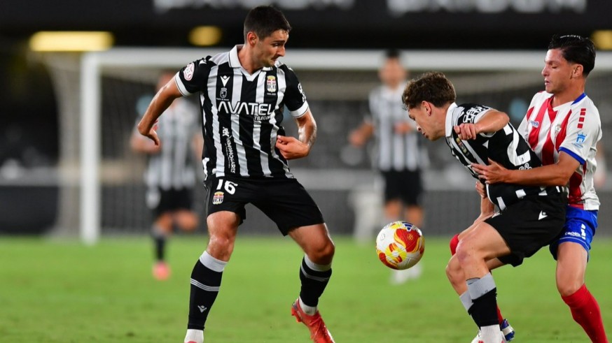 El Cartagena convence y se coloca líder provisional (2-0)