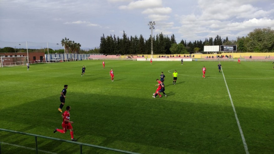 El UCAM B golea al Efesé y se mete en la pelea del playoffs (5-0)