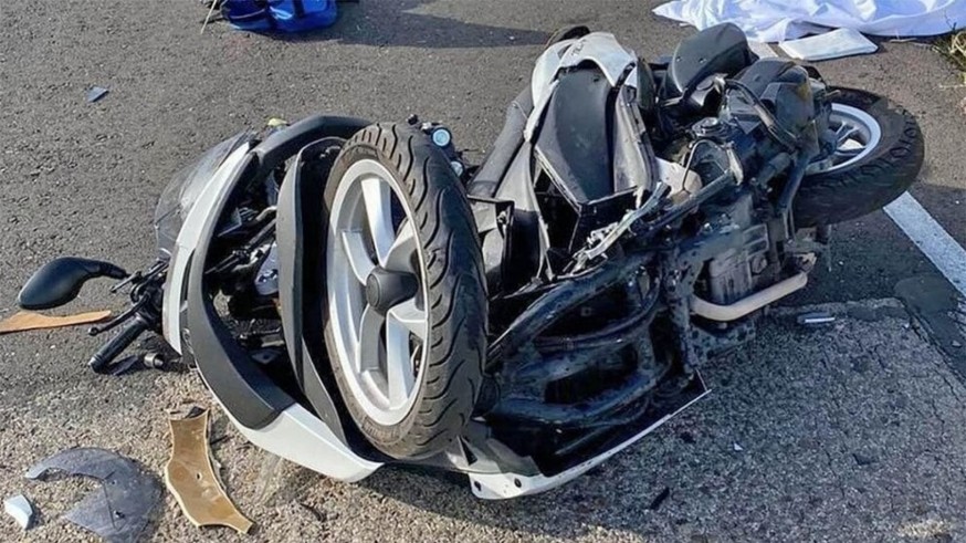 Herido de 55 años al chocar una moto con un coche en Águilas
