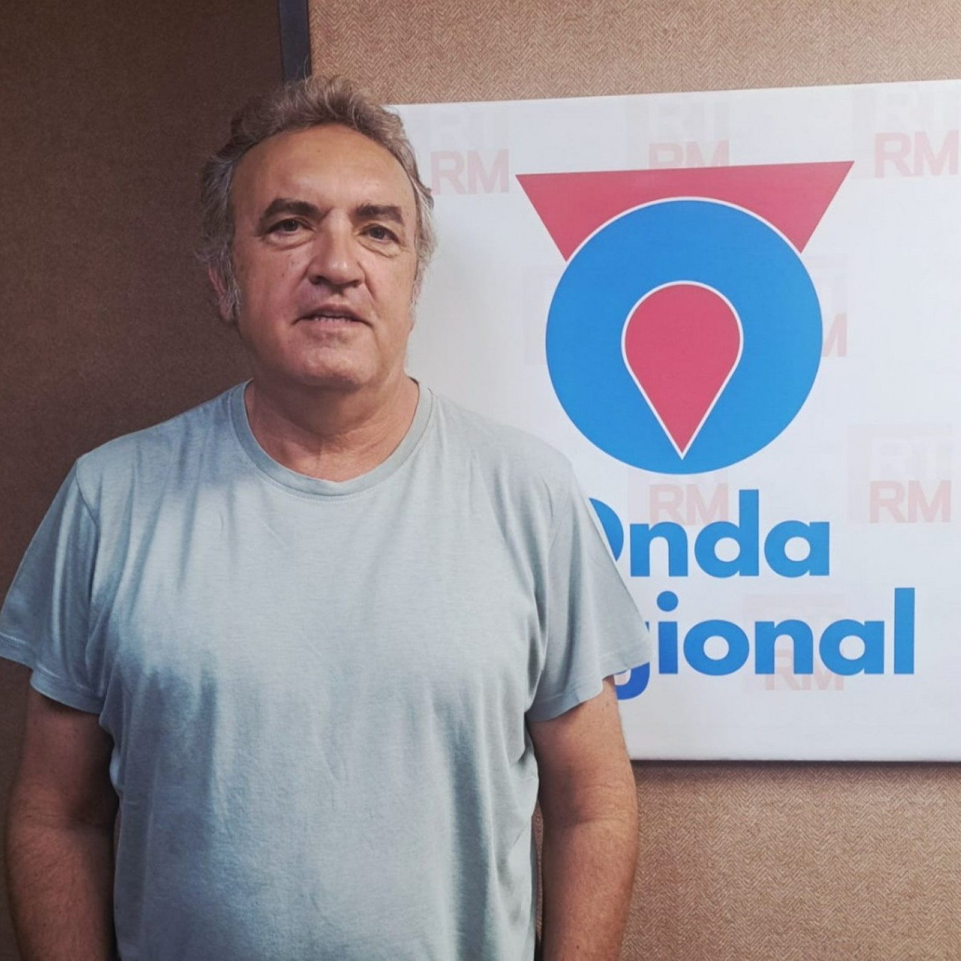 EL ROMPEOLAS T08C102 Manuel Moyano: "En el microrrelato, el lector debe leer entrelíneas" (30/08/2026) episode artwork