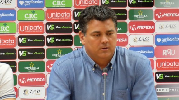 Julio Algar durante la rueda de prensa. Foto: Real Murcia