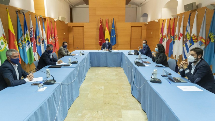 Reunión entre el presidente de la Comunidad y los empresarios de la hostelería