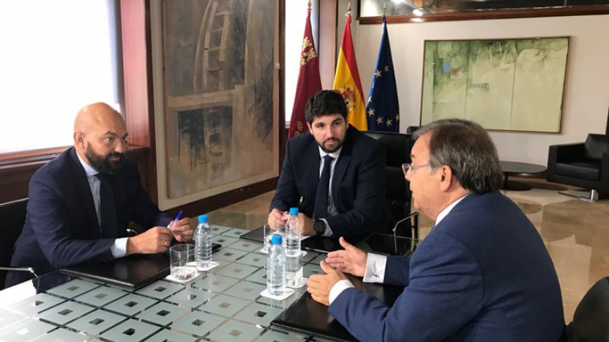 Reunión entre López Miras, García Legaz y el consejero de Fomento, Patricio Valverde