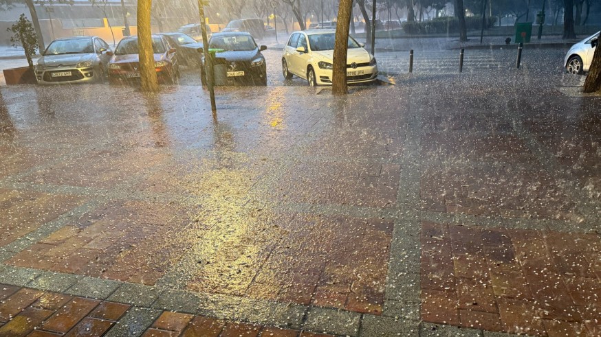 Una breve pero intensa granizada sorprende a los murcianos durante unos minutos