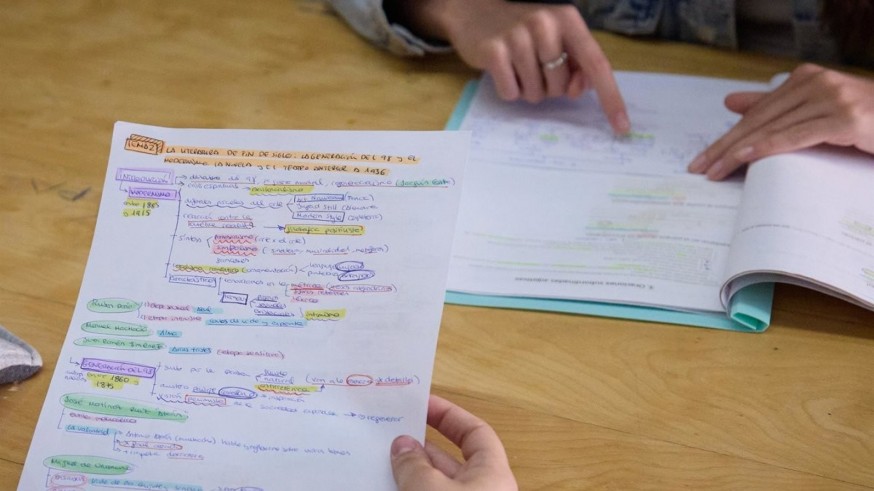 El BOE publica los umbrales de renta y patrimonio familiar y las cuantías de las becas y ayudas al estudio para el curso 2026/2027