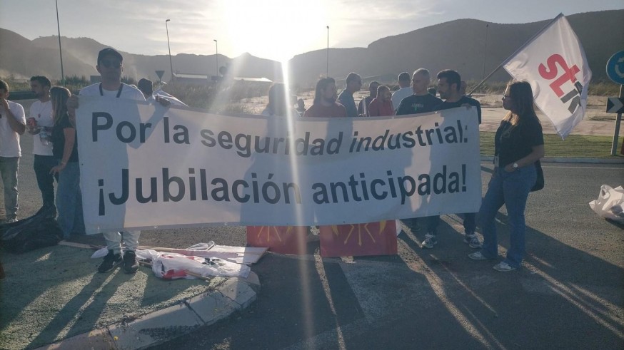 Jornada de huelga en la refinería de Cartagena para reclamar la jubilación anticipada