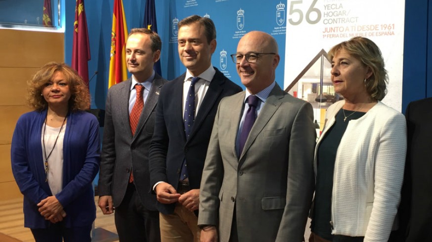 El alcalde de Yecla y el consejero de Desarrollo Económico en la presentación de la Feria