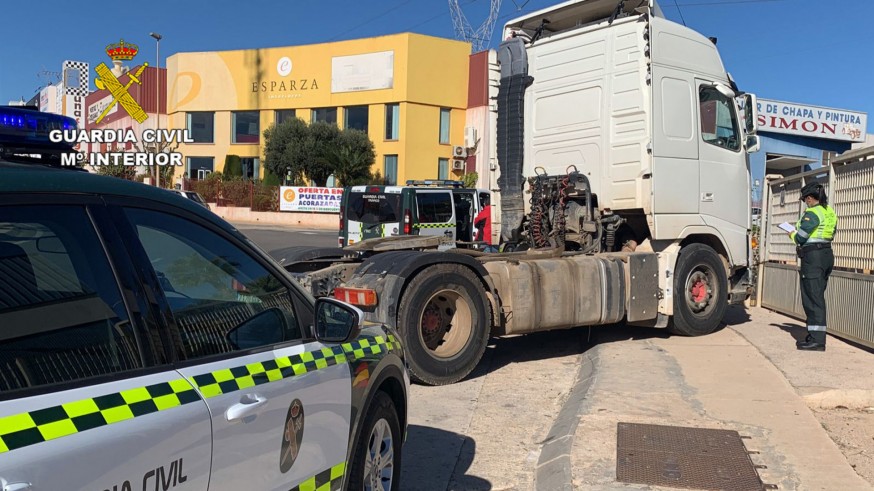 Investigan a un camionero por conducir de manera temeraria, con el permiso retirado y bajo los efectos de alcohol y drogas