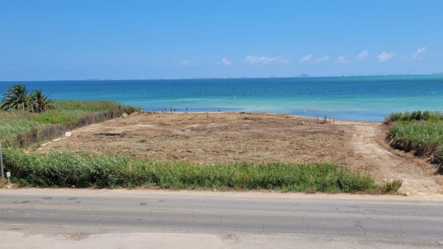 Los vecinos de Bahía Bella disfrutan de una nueva playa en el Mar Menor