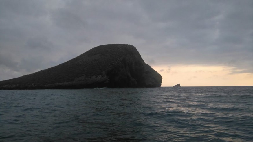 Isla Grosa y el Farallón al fondo. Foto de Sergio Eguía