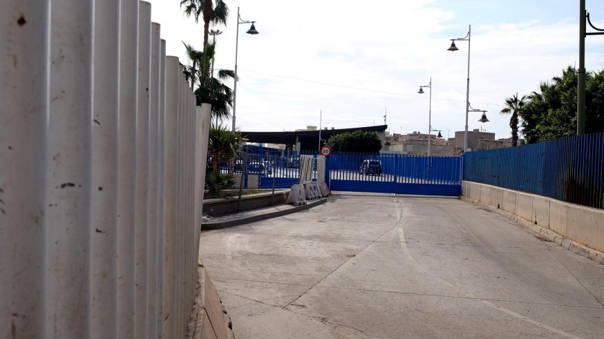 Cientos de marroquíes intentan entrar en Melilla por primera vez y 30 de ellos lo logran