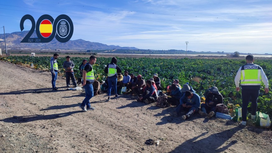 Detenidas 46 personas en dos fincas agrícolas de Alhama y Lorca por delitos contra los derechos de los trabajadores
