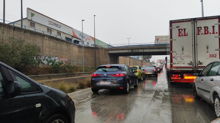 La lluvia descarga en unos minutos cerca de 50 litros en Rambla Salada a la altura de Murcia