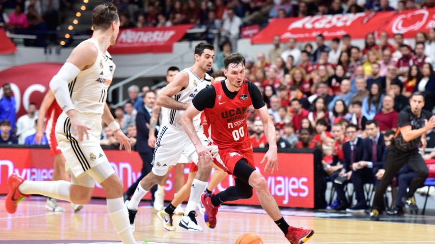 Llull y Hezonja destrozan al UCAM (64-85)