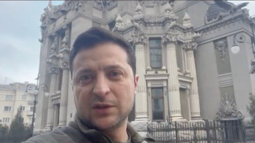 Zelenski niega haber capitulado y que haya ordenado al Ejército deponer las armas