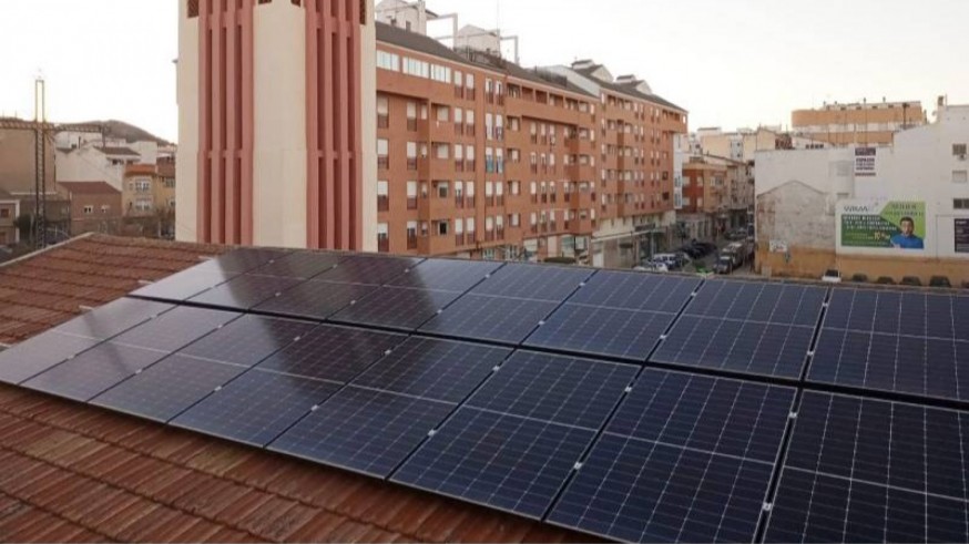 La parroquia de San José de Yecla se convierte en la primera iglesia de la Región en poner placas solares