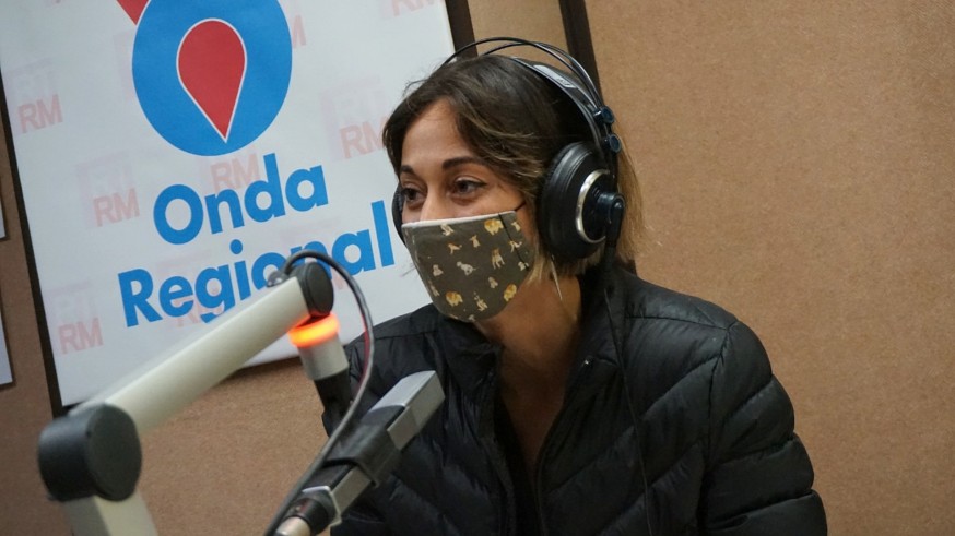 La sexóloga Mari Carmen López en los estudios de Onda Regional de Murcia