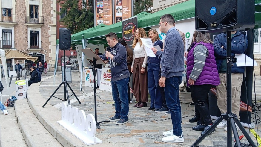 Murcia celebra la diferencia con un multitudinario corte de jamón solidario por el Día del Síndrome de Down