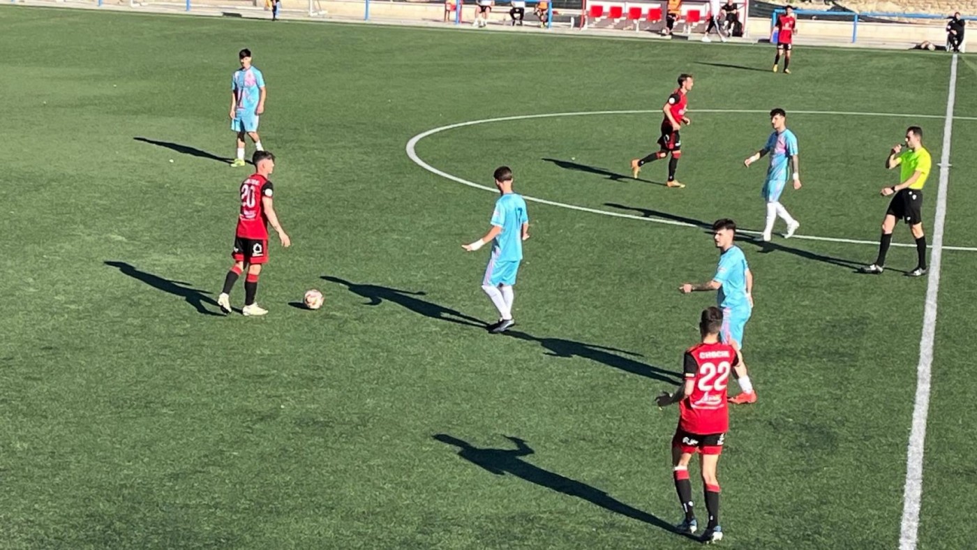 El Cieza sigue en la terna por el liderato (2-0)