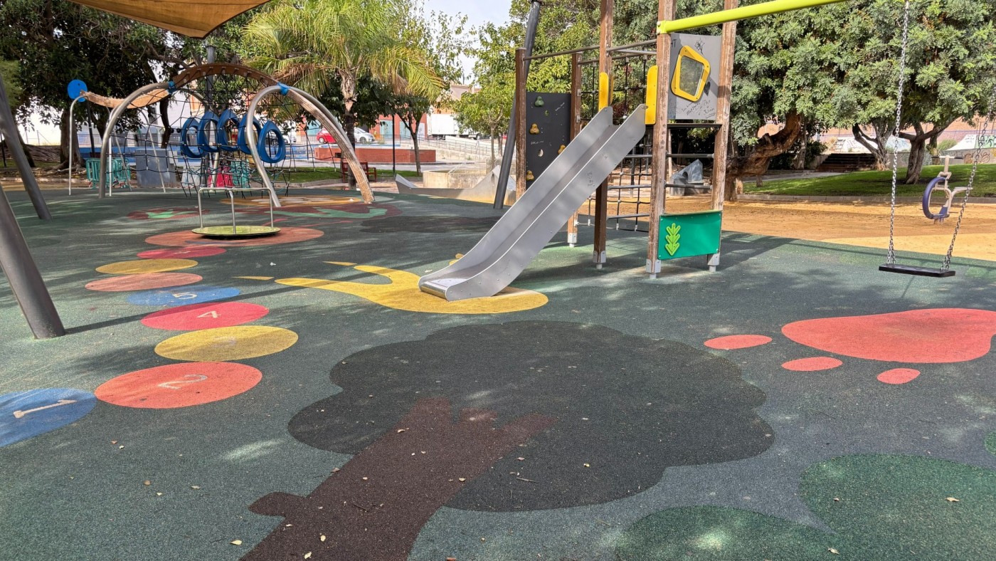 La Región tiene que acelerar la sustitución de los suelos de los parques infantiles