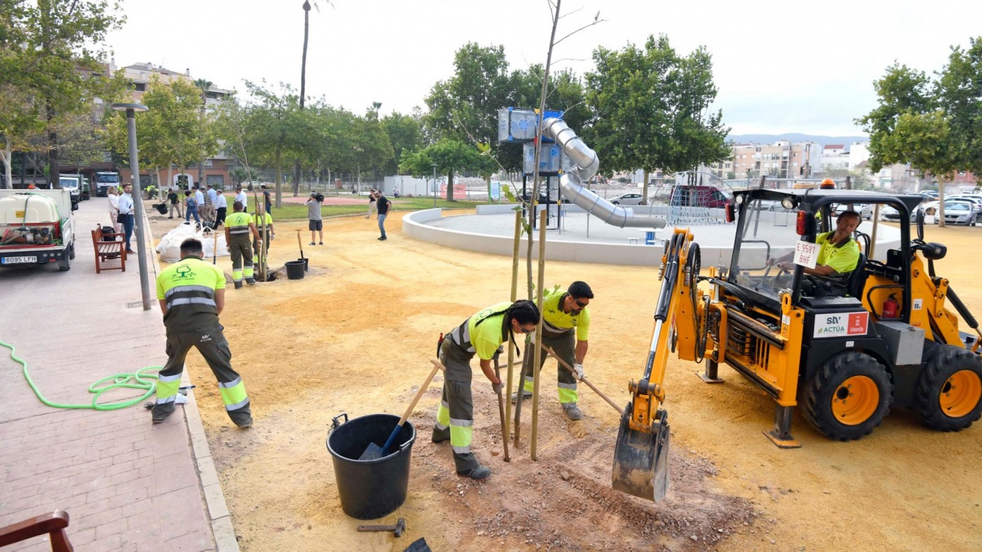 El Ayuntamiento de Murcia inicia la plantación de 100 árboles en el barrio del Infante