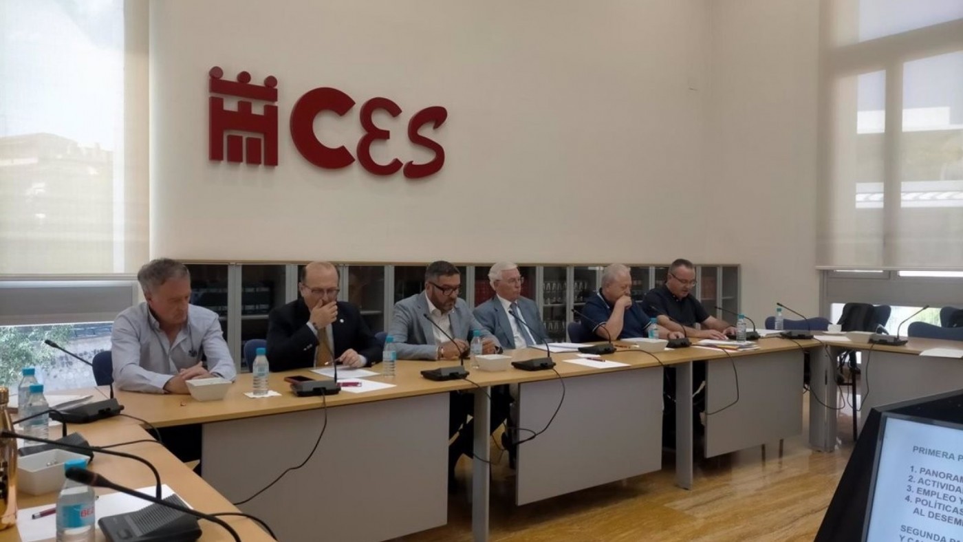 El CES critica que el Gobierno quiera premiar a las empresas por cumplir la ley