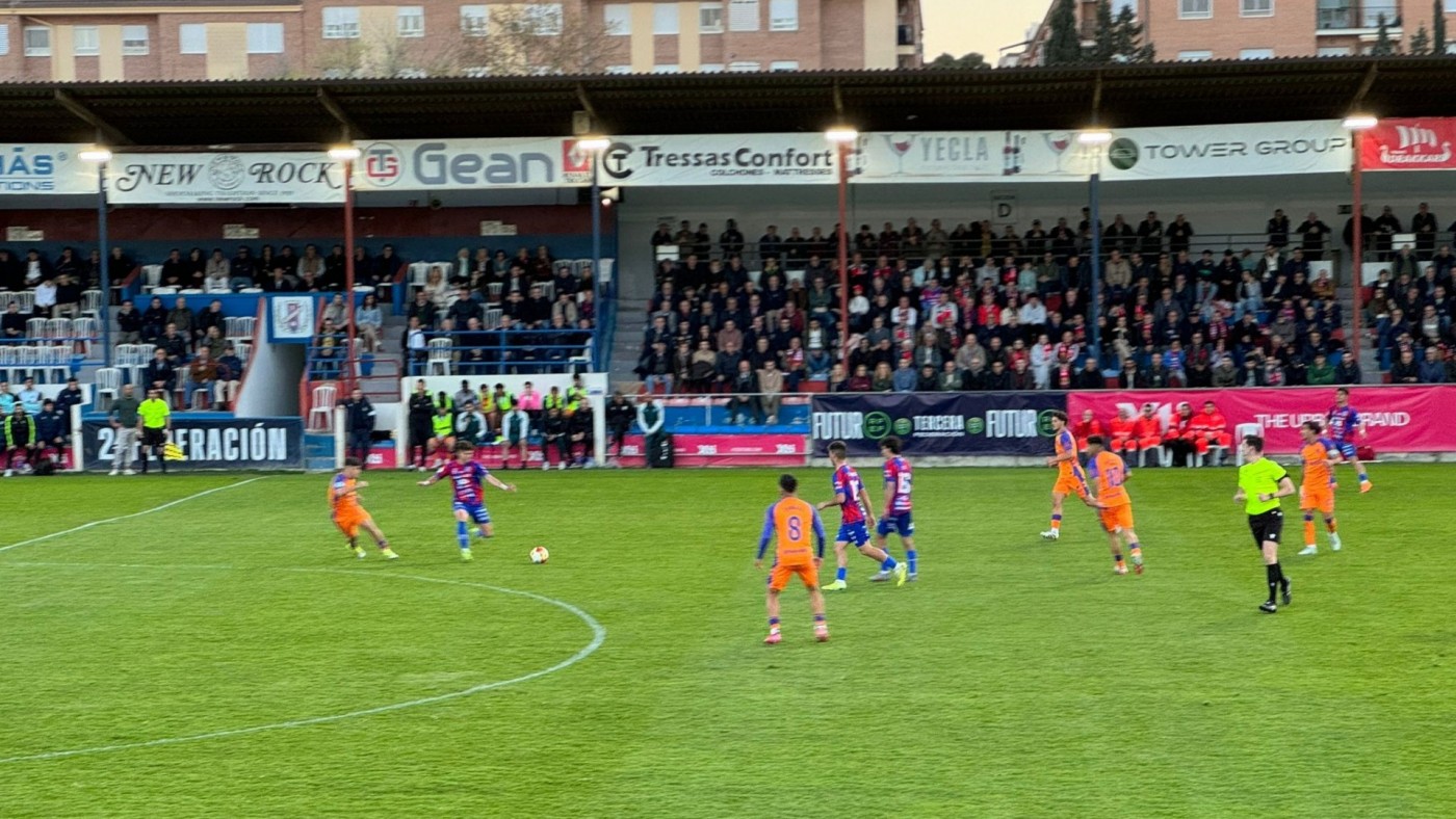 El Yeclano respira ante el Malagueño (3-0)
