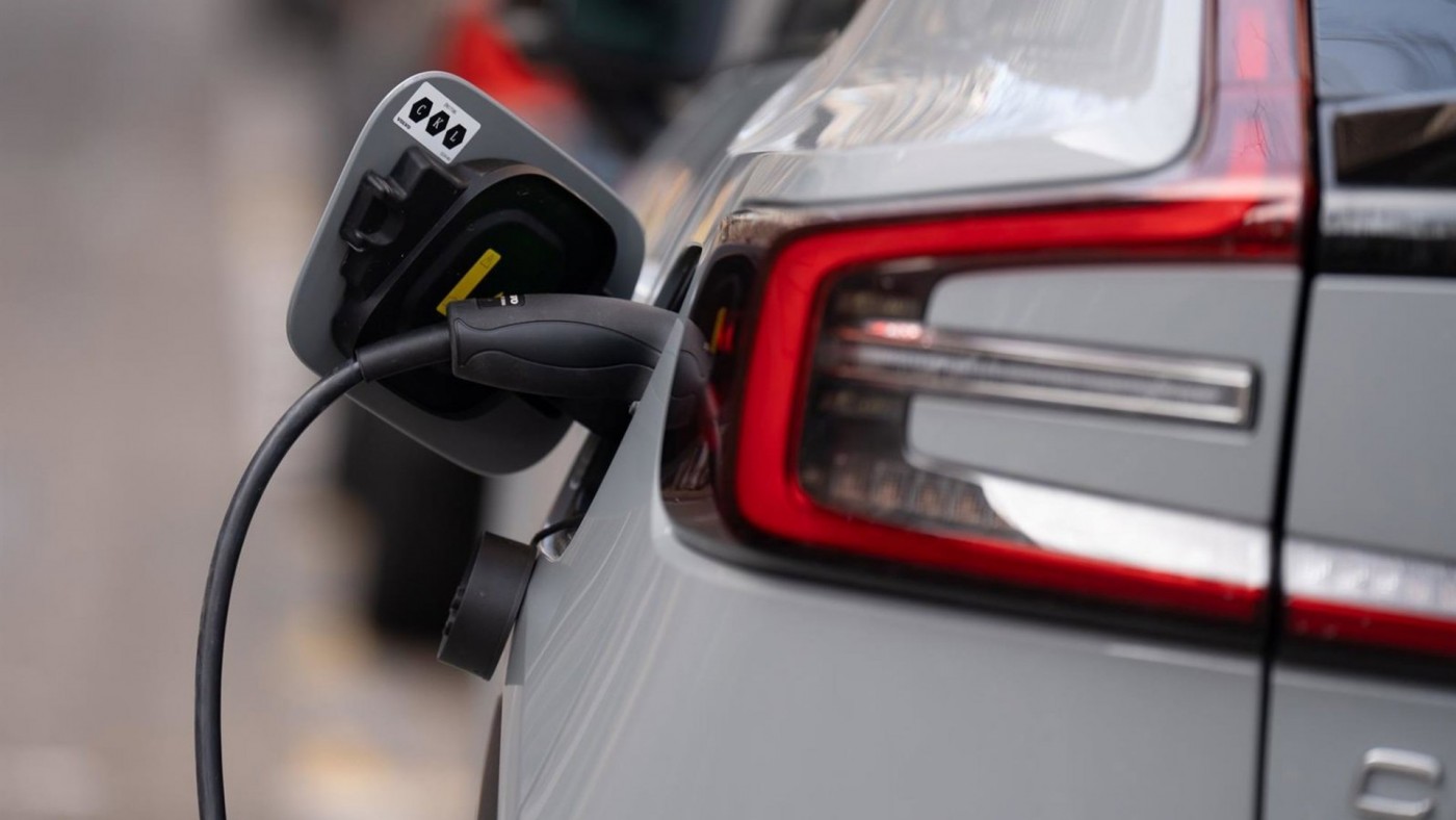 Un 'sello del coche' de más de 200 euros para vehículos eléctricos en Murcia