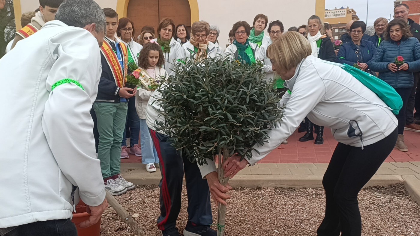Jumilla adelanta el Día contra el Cáncer con una marcha solidaria y la lectura de un manifiesto