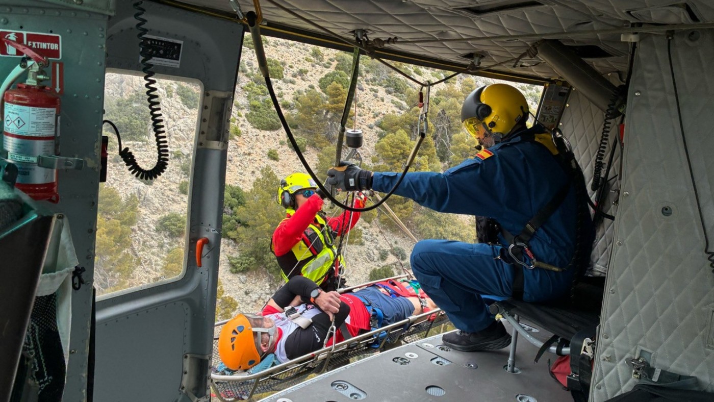 Trasladan en helicóptero a la Arrixaca a un senderista